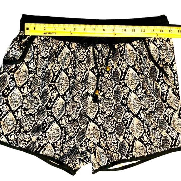 Snakeskin Print Shorts - Picture 3 of 7
